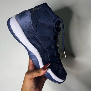 Women’s Jordan 11 “midnight navy” size 9